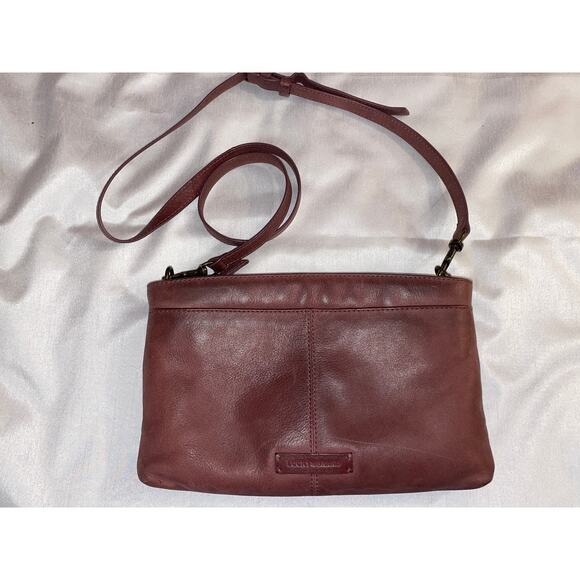 Lucky Brand Crossbody Purse -‎ In a Beautiful Maroon Color - So many pockets! - Picture 2 of 14